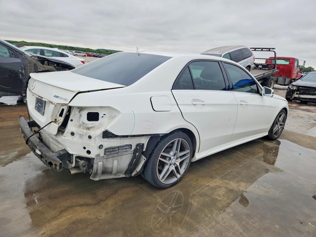 2014 Mercedes-benz E 350 White vin: WDDHF5KB0EA975442