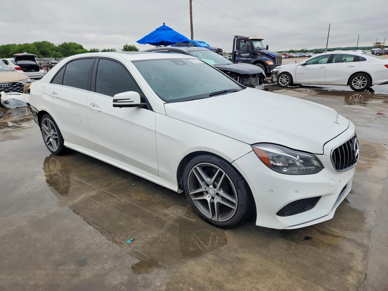 2014 Mercedes-benz E 350 White vin: WDDHF5KB0EA975442