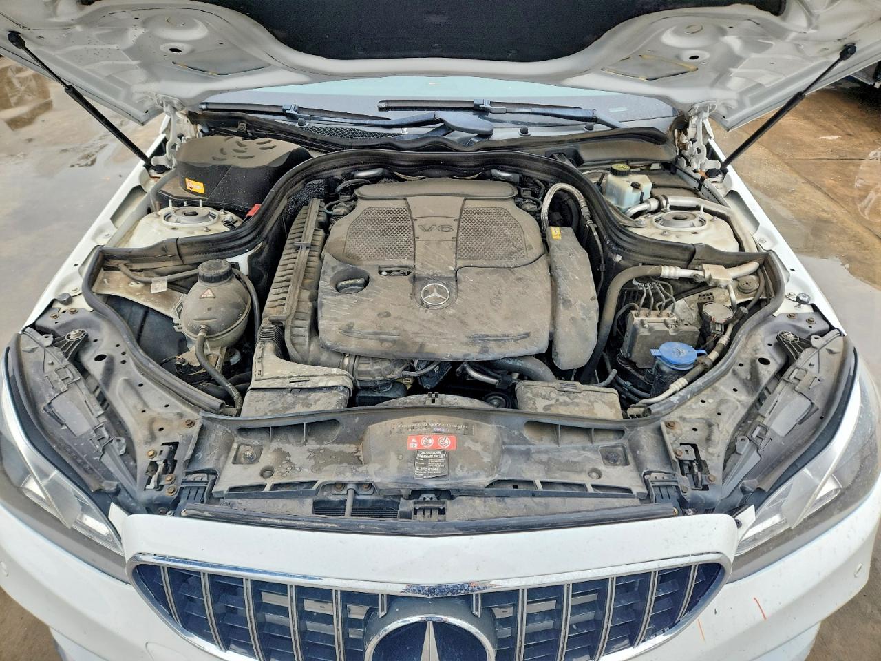 2014 Mercedes-benz E 350 White vin: WDDHF5KB0EA975442