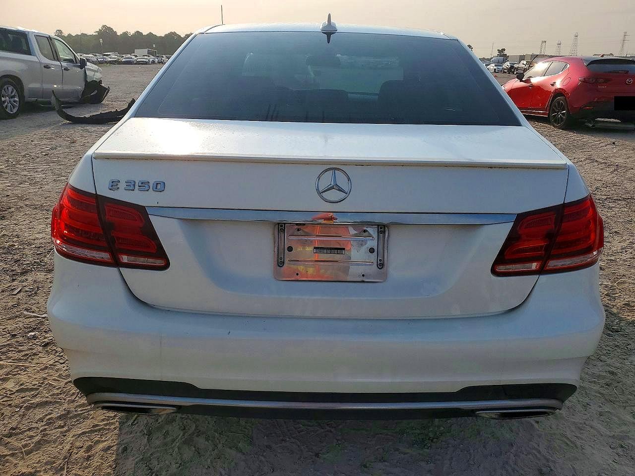 2014 Mercedes-benz E 350 White vin: WDDHF5KB0EA980804