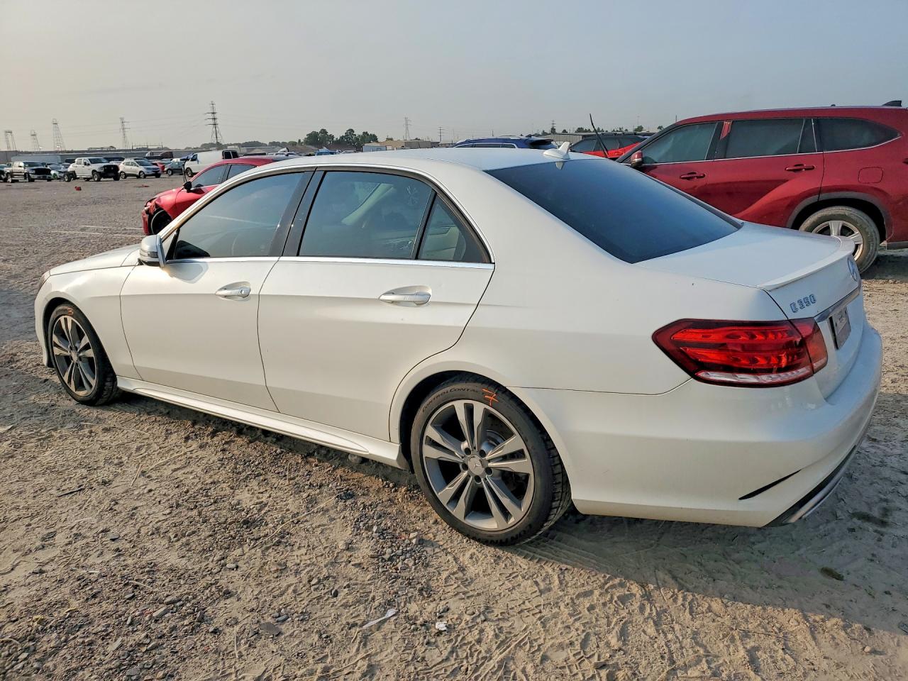 2014 Mercedes-benz E 350 White vin: WDDHF5KB0EA980804