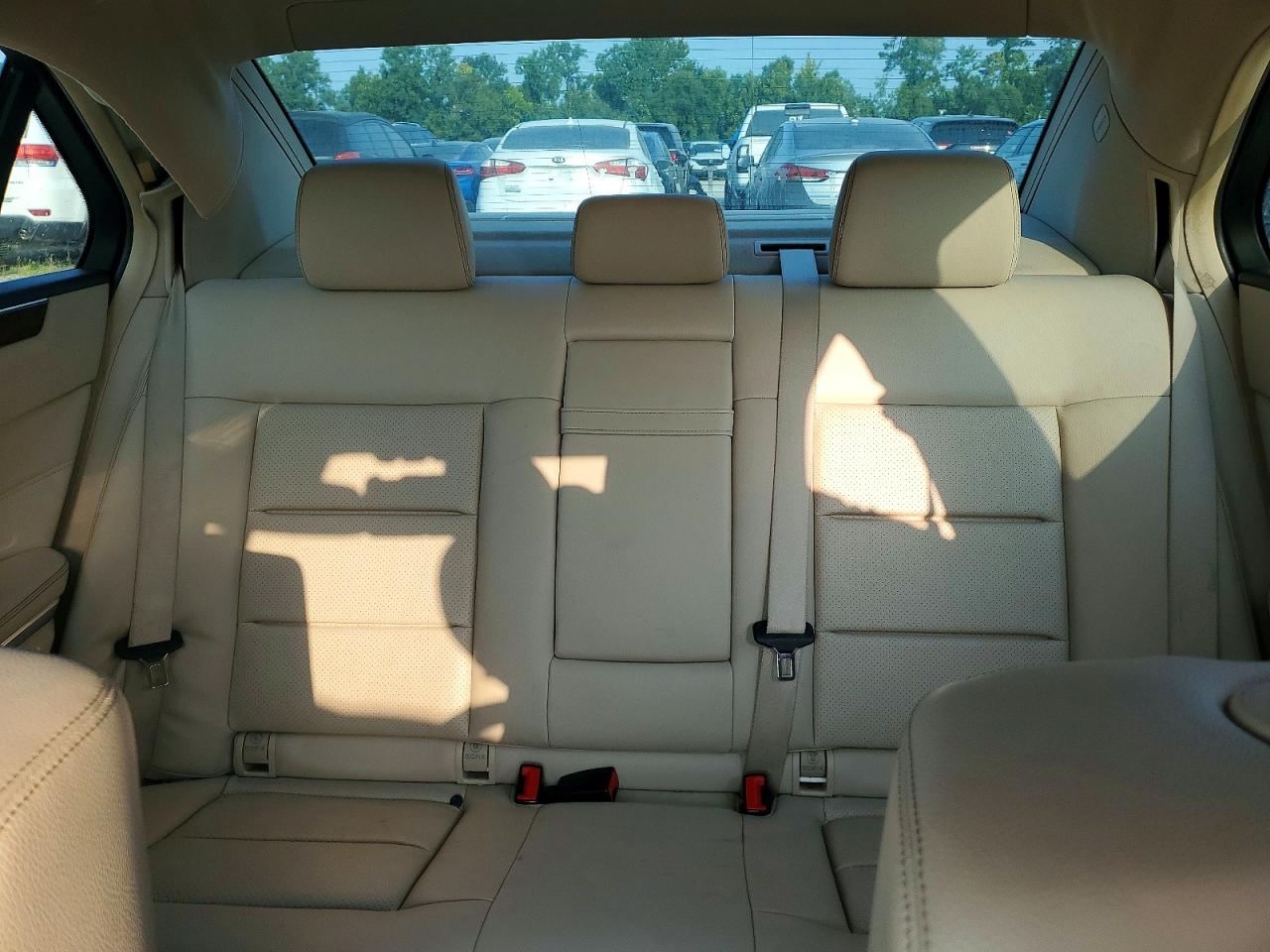 2014 Mercedes-benz E 350 White vin: WDDHF5KB0EA980804