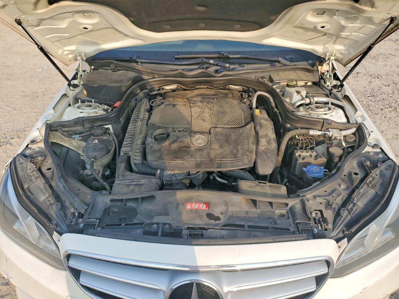 2014 Mercedes-benz E 350 White vin: WDDHF5KB0EA980804