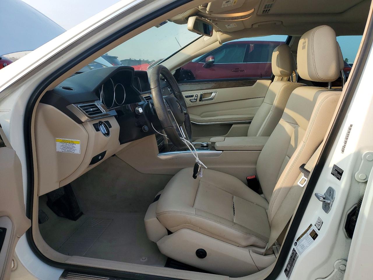 2014 Mercedes-benz E 350 White vin: WDDHF5KB0EA980804