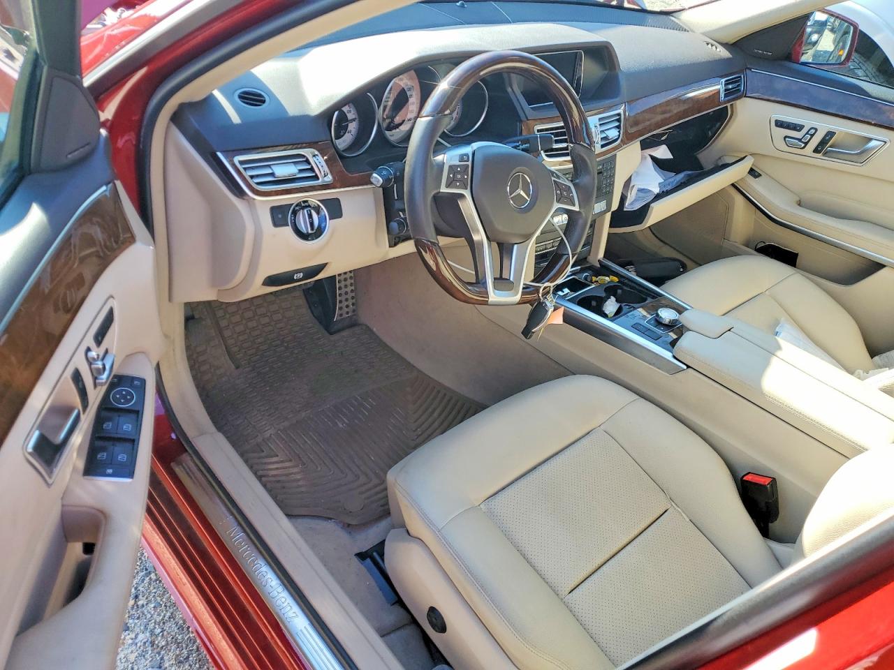 2014 Mercedes-benz E 350 Red vin: WDDHF5KB0EB057152