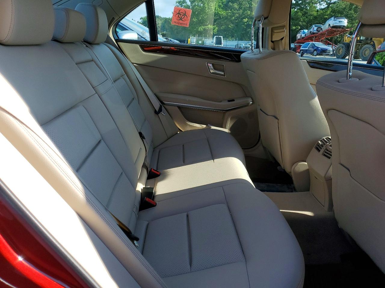 2014 Mercedes-benz E 350 Red vin: WDDHF5KB0EB057152