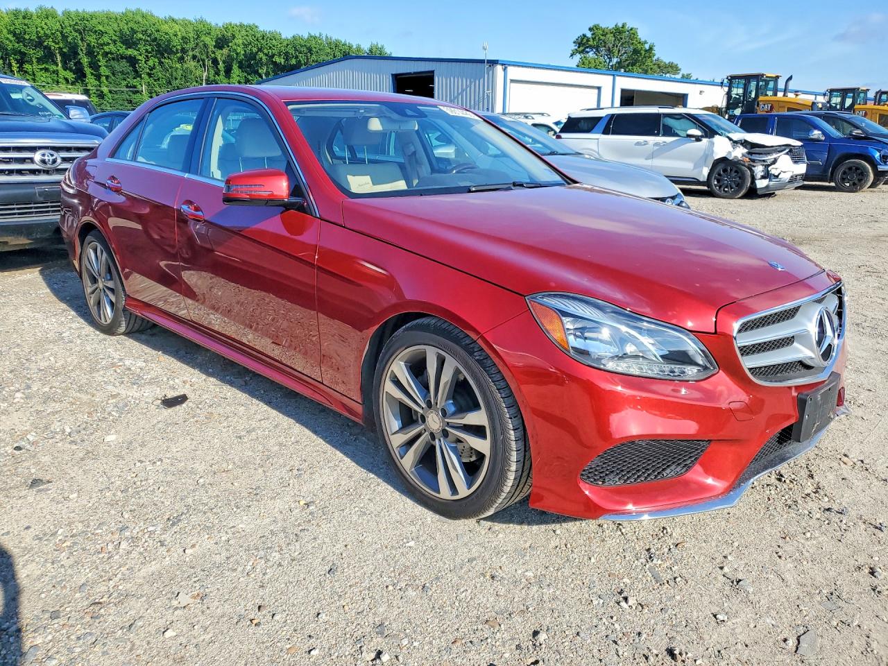 2014 Mercedes-benz E 350 Red vin: WDDHF5KB0EB057152