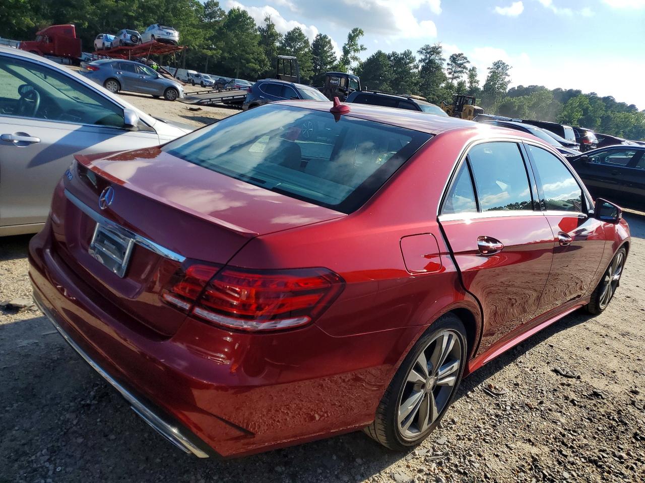 2014 Mercedes-benz E 350 Red vin: WDDHF5KB0EB057152