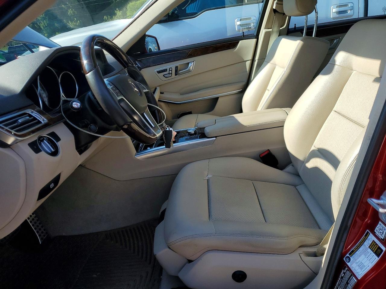 2014 Mercedes-benz E 350 Red vin: WDDHF5KB0EB057152