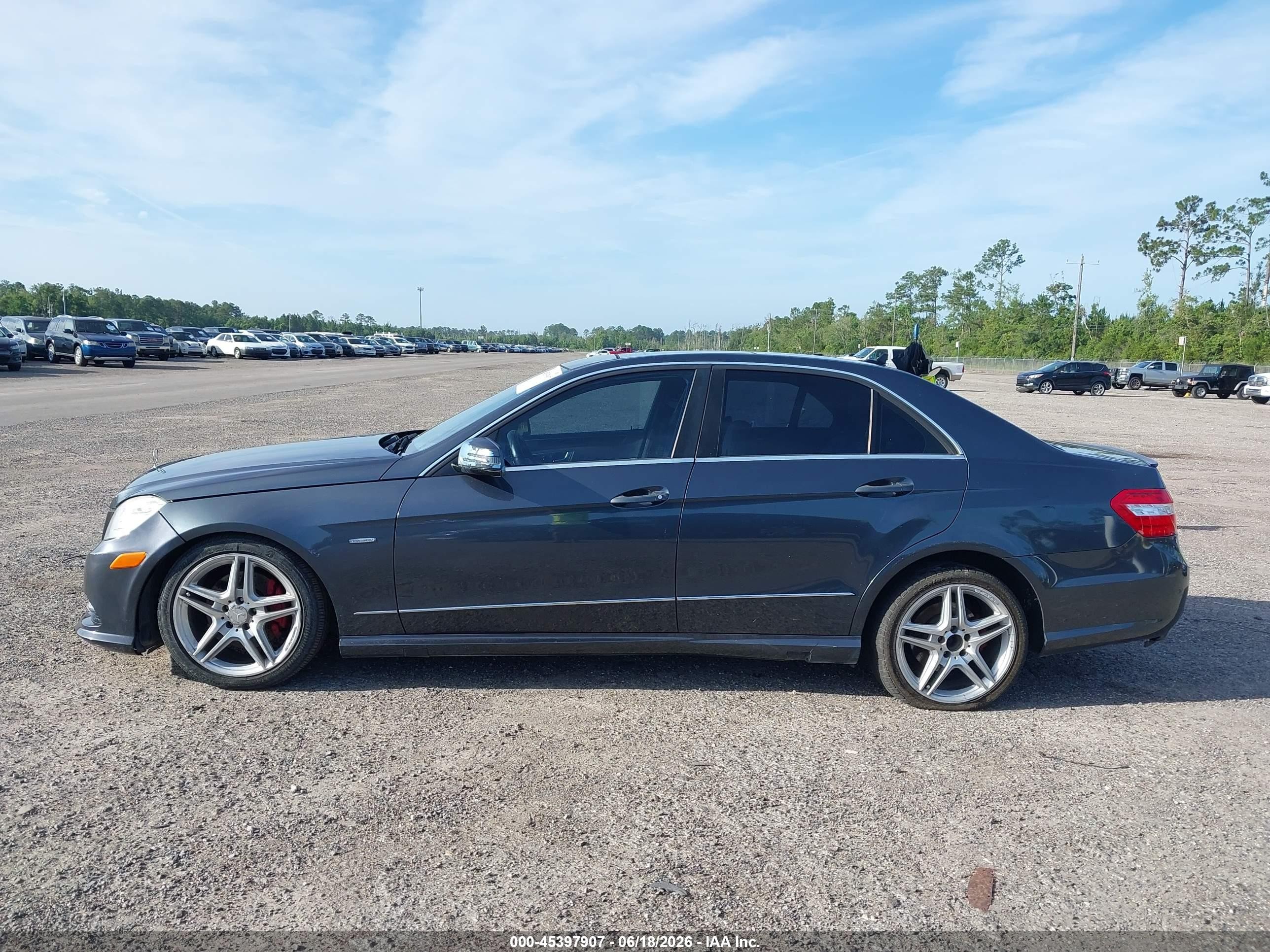 2012 Mercedes-benz E 350   Blue vin: WDDHF5KB1CA524274