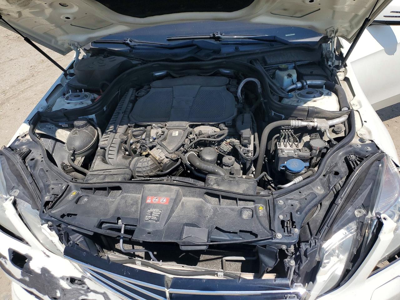 2012 Mercedes-benz E 350 Белый vin: WDDHF5KB1CA527210