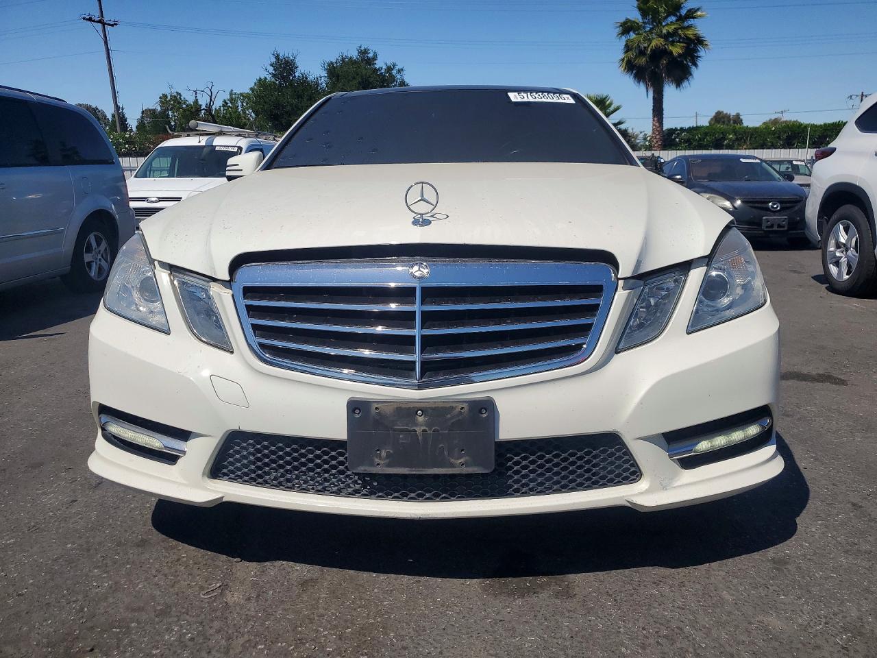 2012 Mercedes-benz E 350 White vin: WDDHF5KB1CA567707