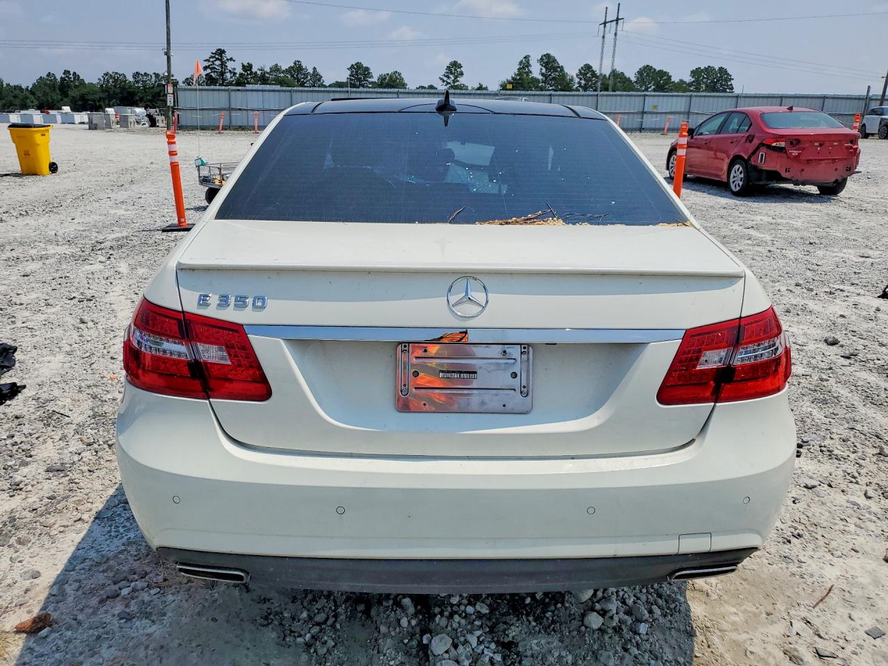 2012 Mercedes-benz E 350 White vin: WDDHF5KB1CA640025