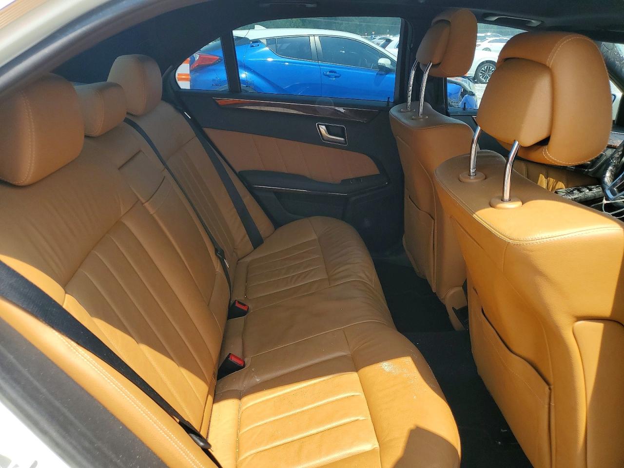2012 Mercedes-benz E 350 White vin: WDDHF5KB1CA640025