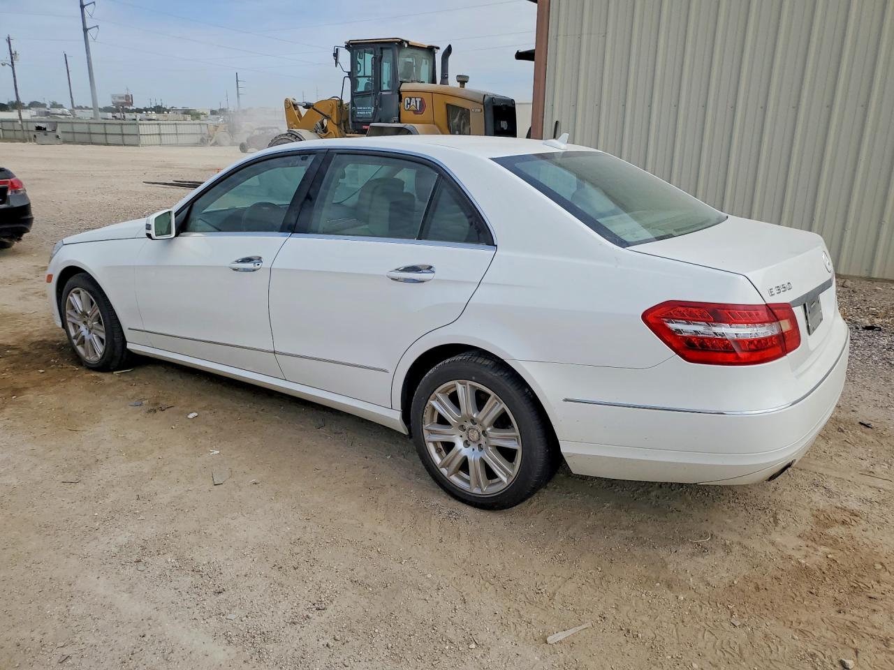 2013 Mercedes-benz E 350 White vin: WDDHF5KB1DA673043