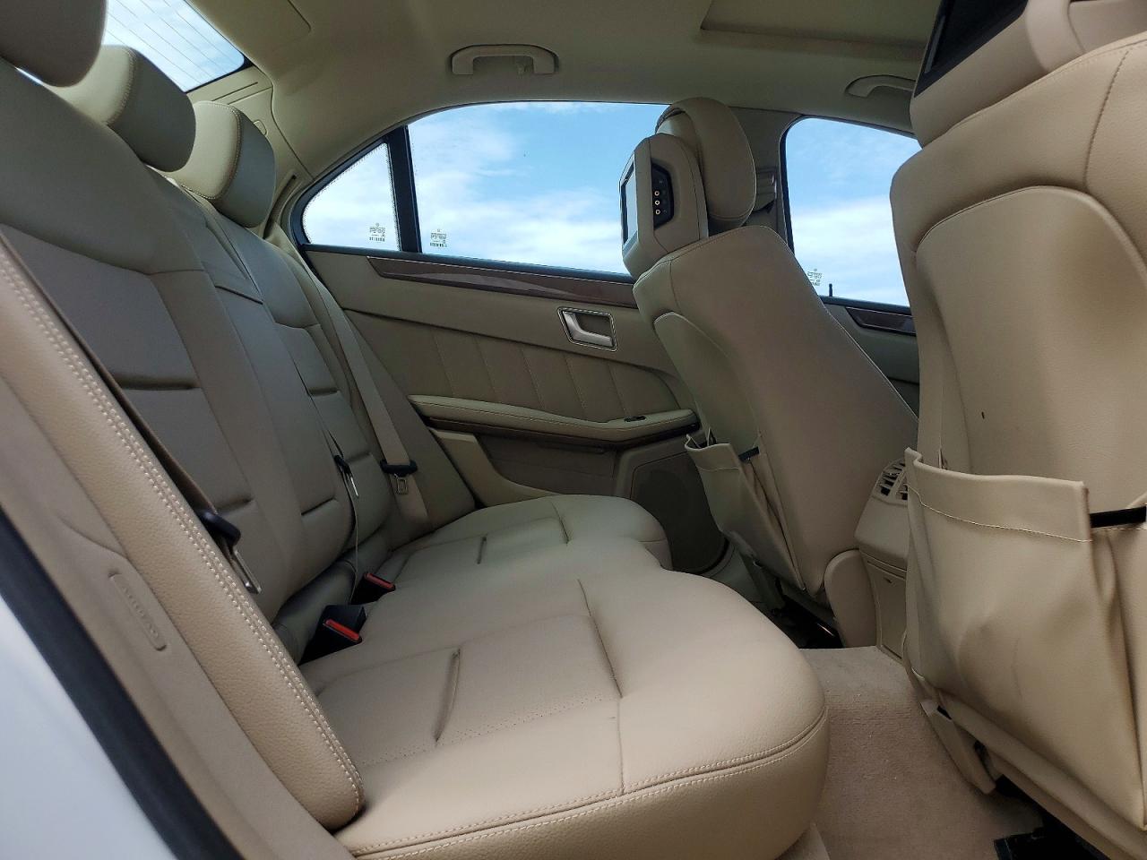 2013 Mercedes-benz E 350 White vin: WDDHF5KB1DA673043