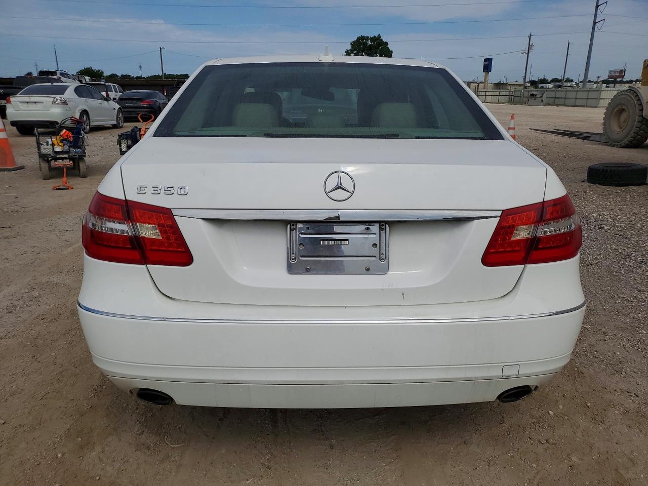 2013 Mercedes-benz E 350 White vin: WDDHF5KB1DA673043
