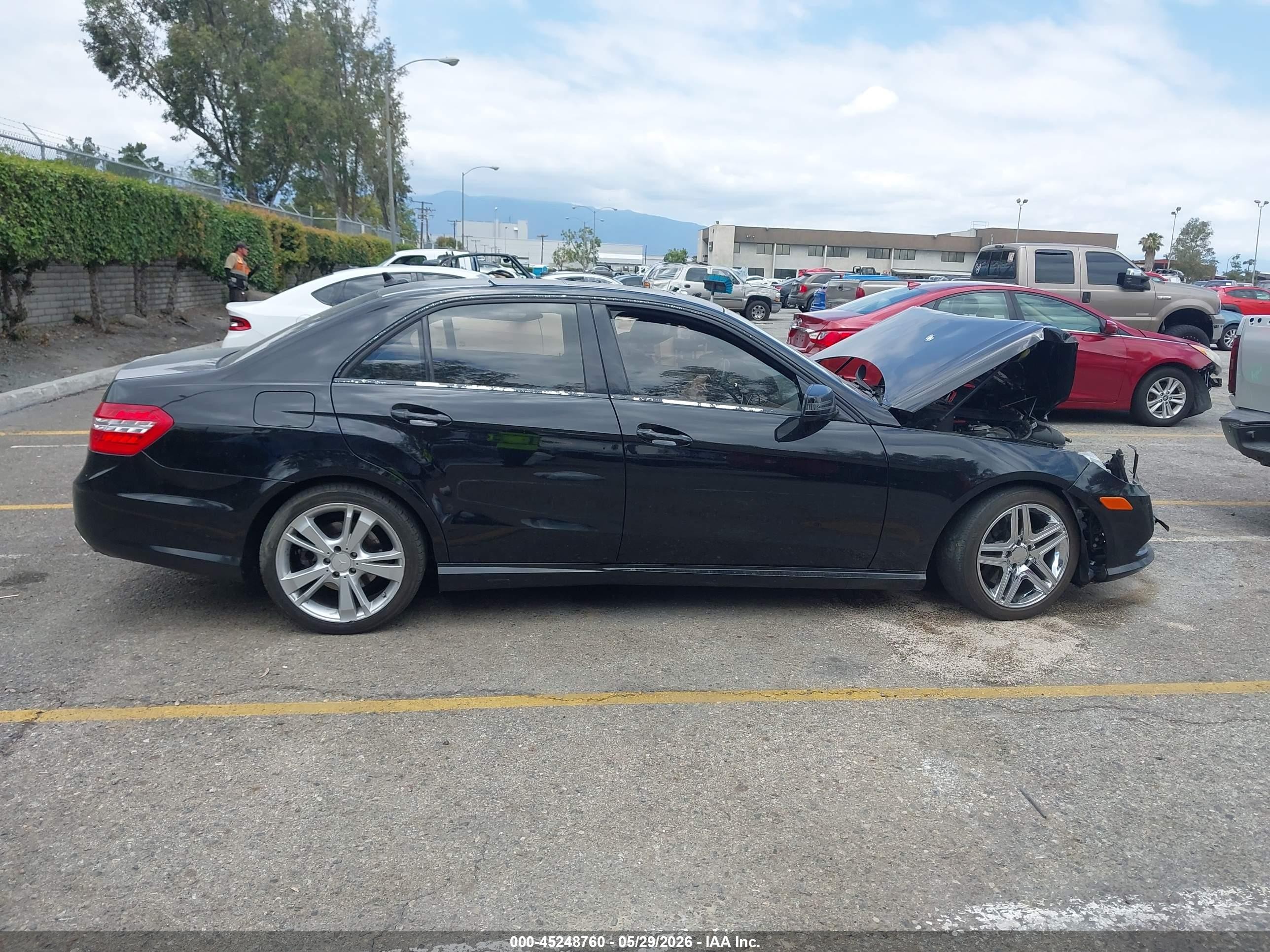 2013 Mercedes-benz E 350   Black vin: WDDHF5KB1DA682325