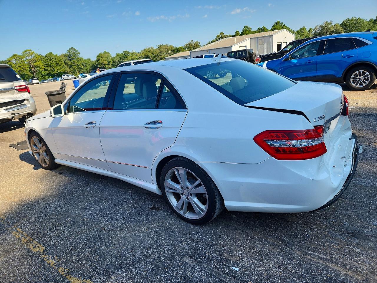 2013 Mercedes-benz E 350 White vin: WDDHF5KB1DA772641
