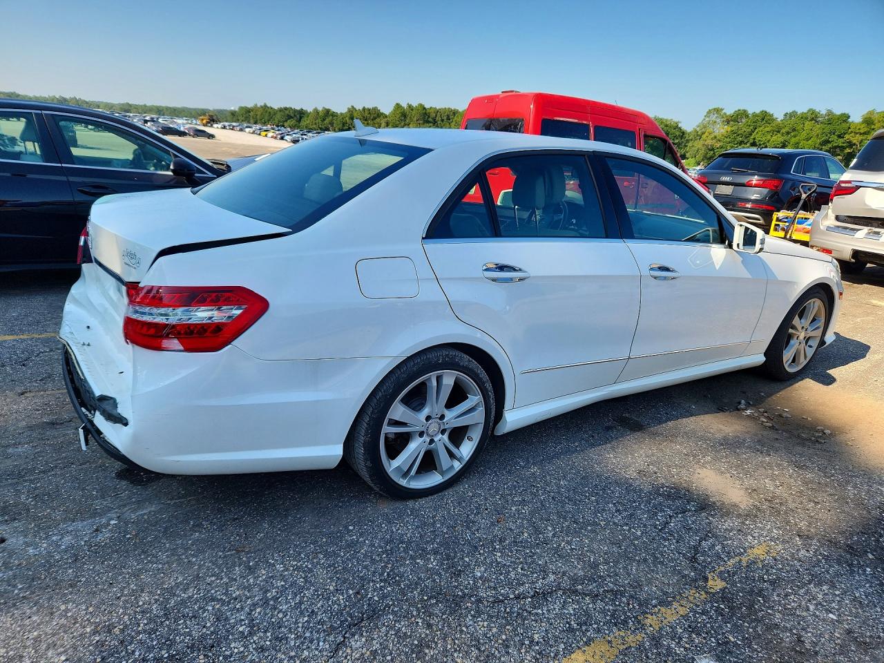 2013 Mercedes-benz E 350 White vin: WDDHF5KB1DA772641