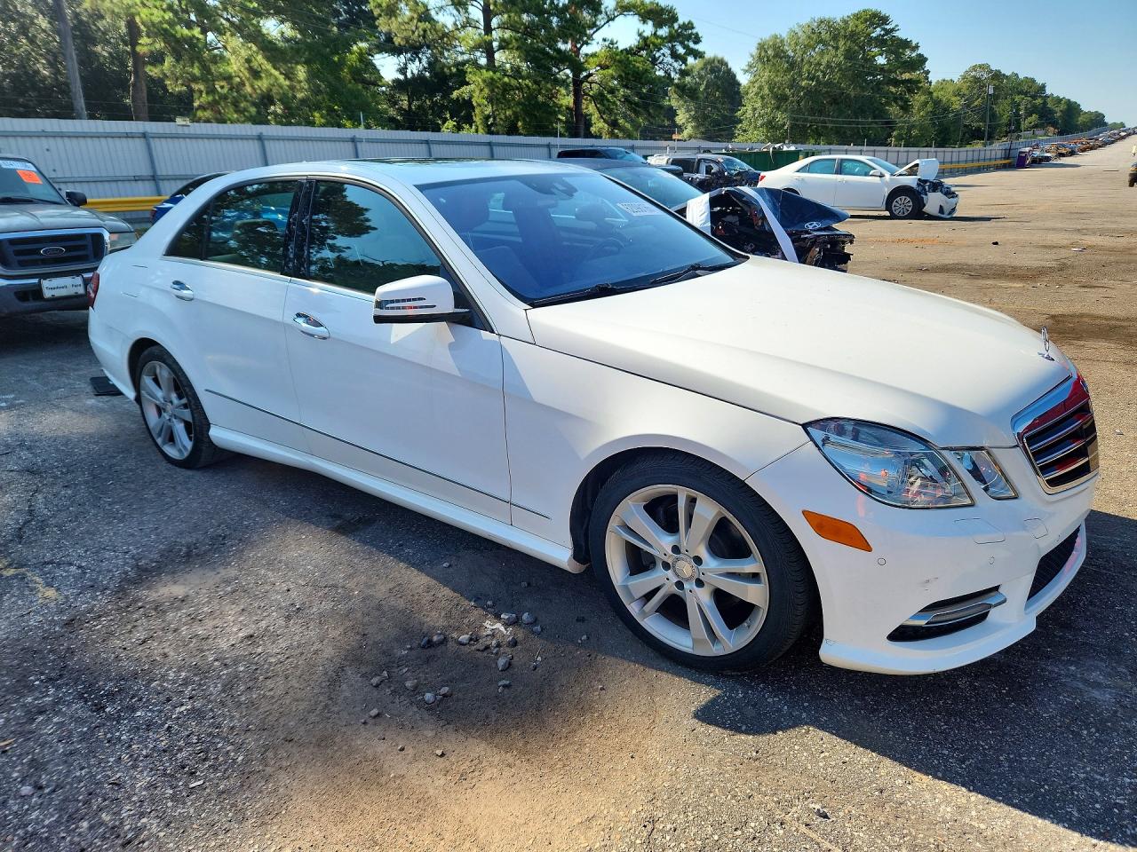 2013 Mercedes-benz E 350 White vin: WDDHF5KB1DA772641