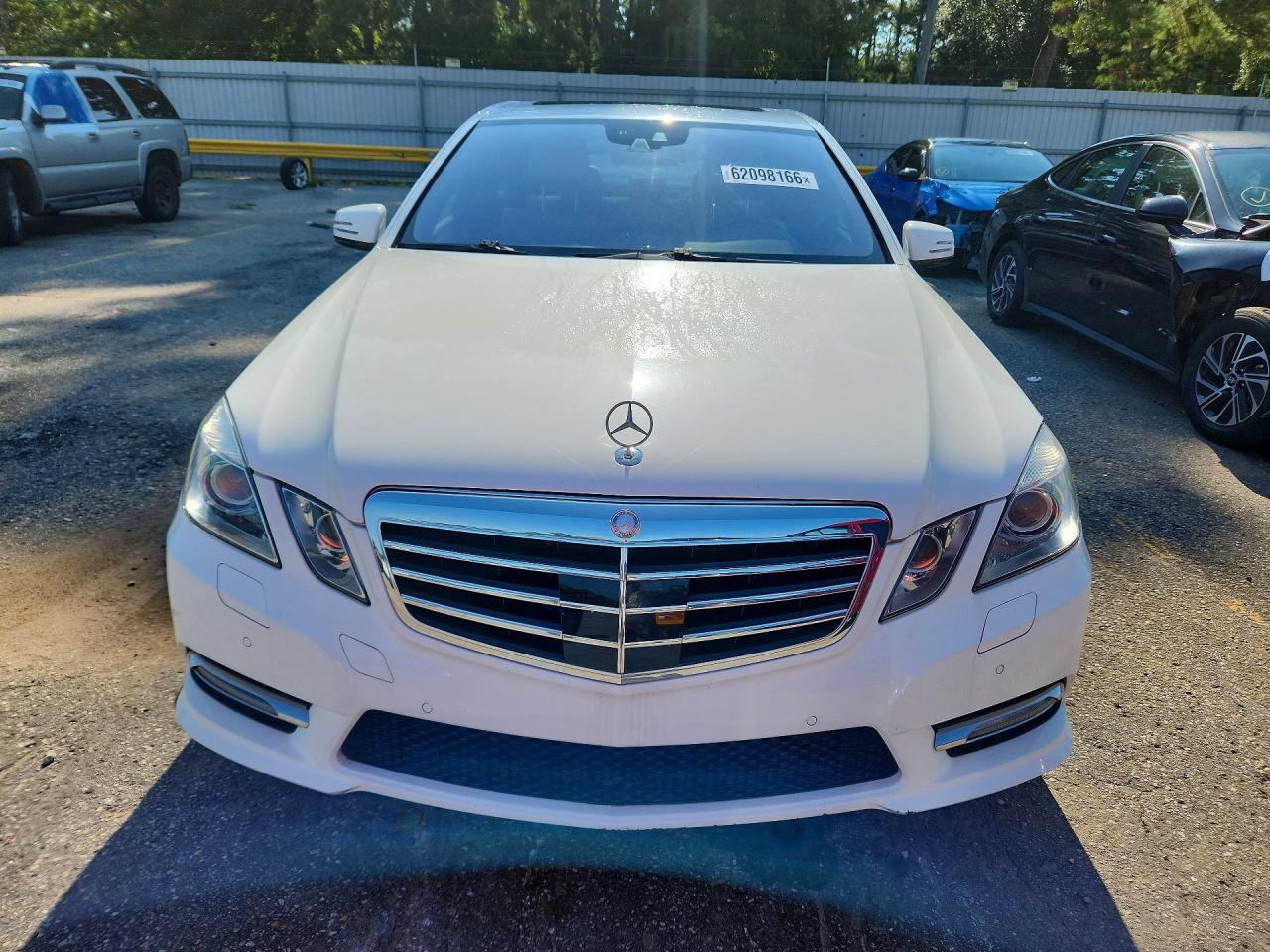 2013 Mercedes-benz E 350 White vin: WDDHF5KB1DA772641