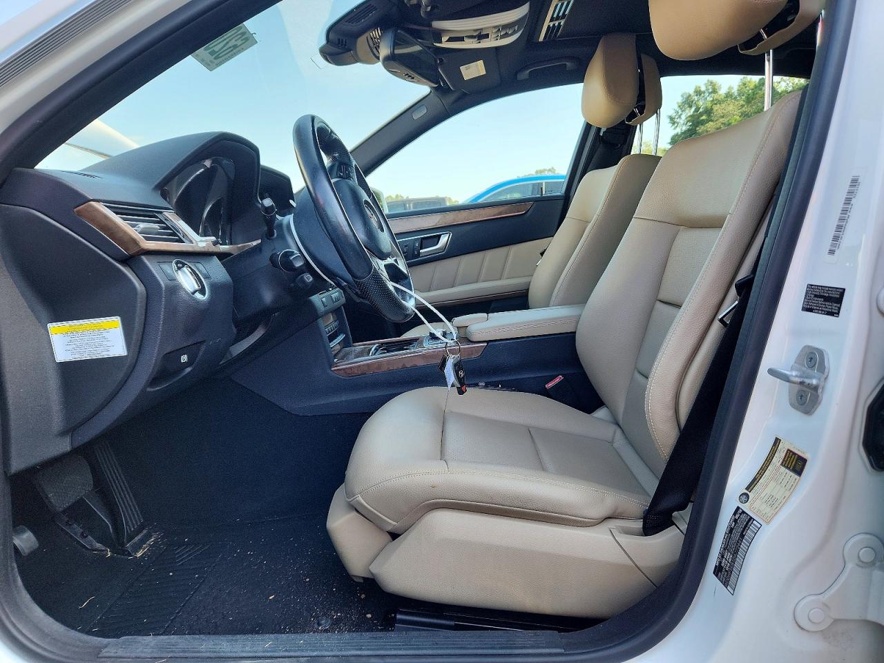 2013 Mercedes-benz E 350 White vin: WDDHF5KB1DA772641