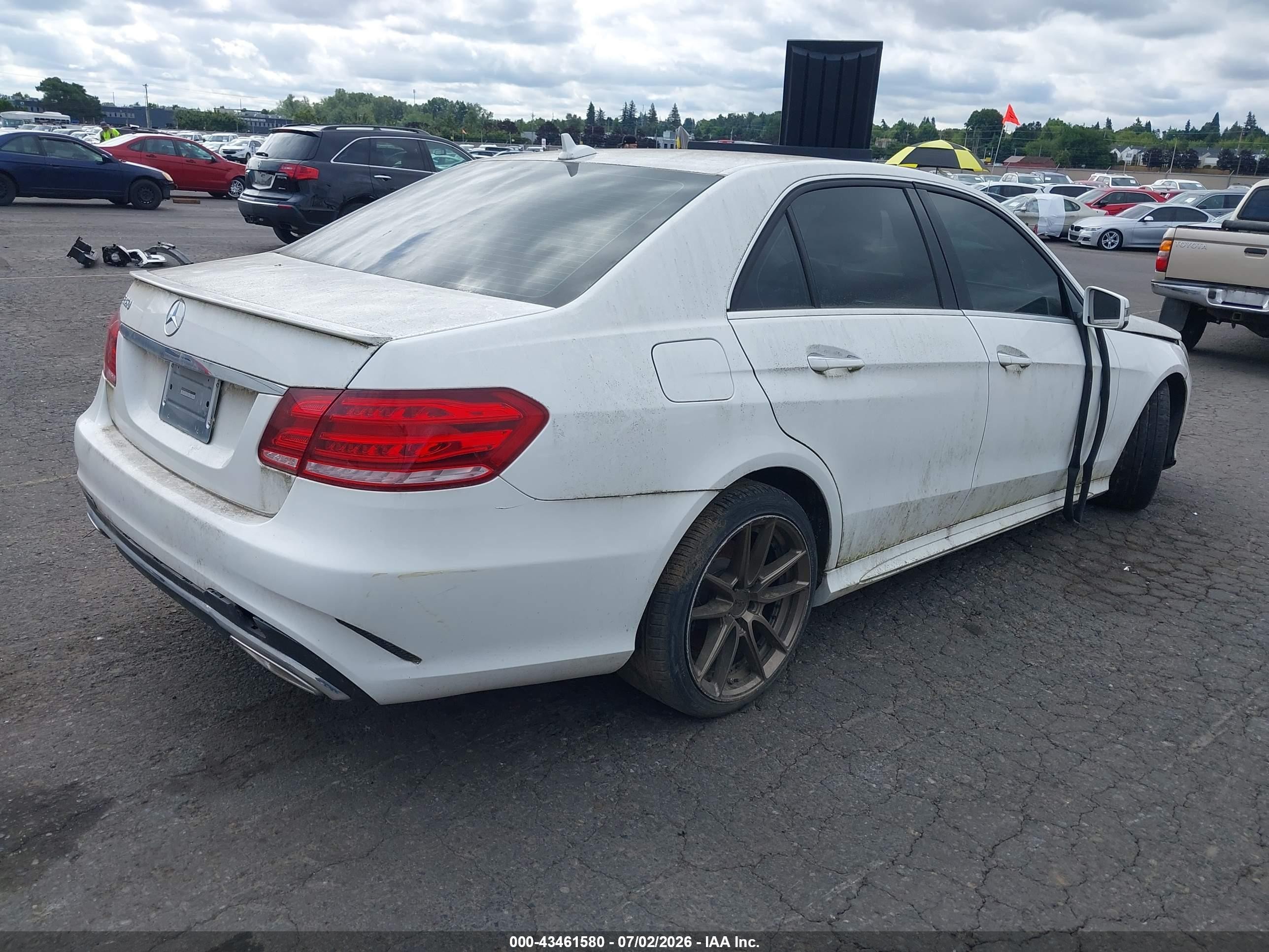 2014 Mercedes-benz E 350   White vin: WDDHF5KB1EA796357