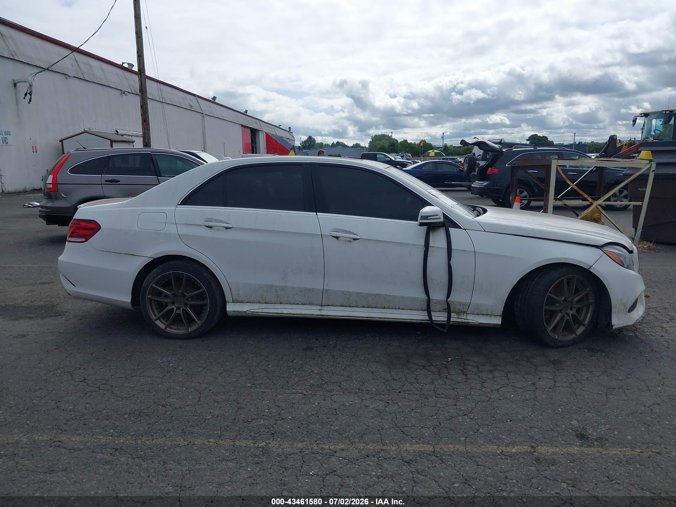 2014 Mercedes-benz E 350   White vin: WDDHF5KB1EA796357
