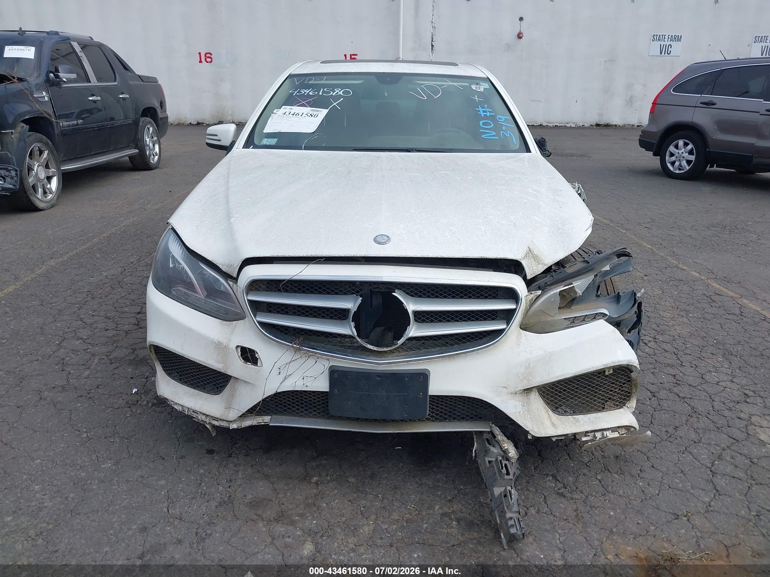 2014 Mercedes-benz E 350   White vin: WDDHF5KB1EA796357