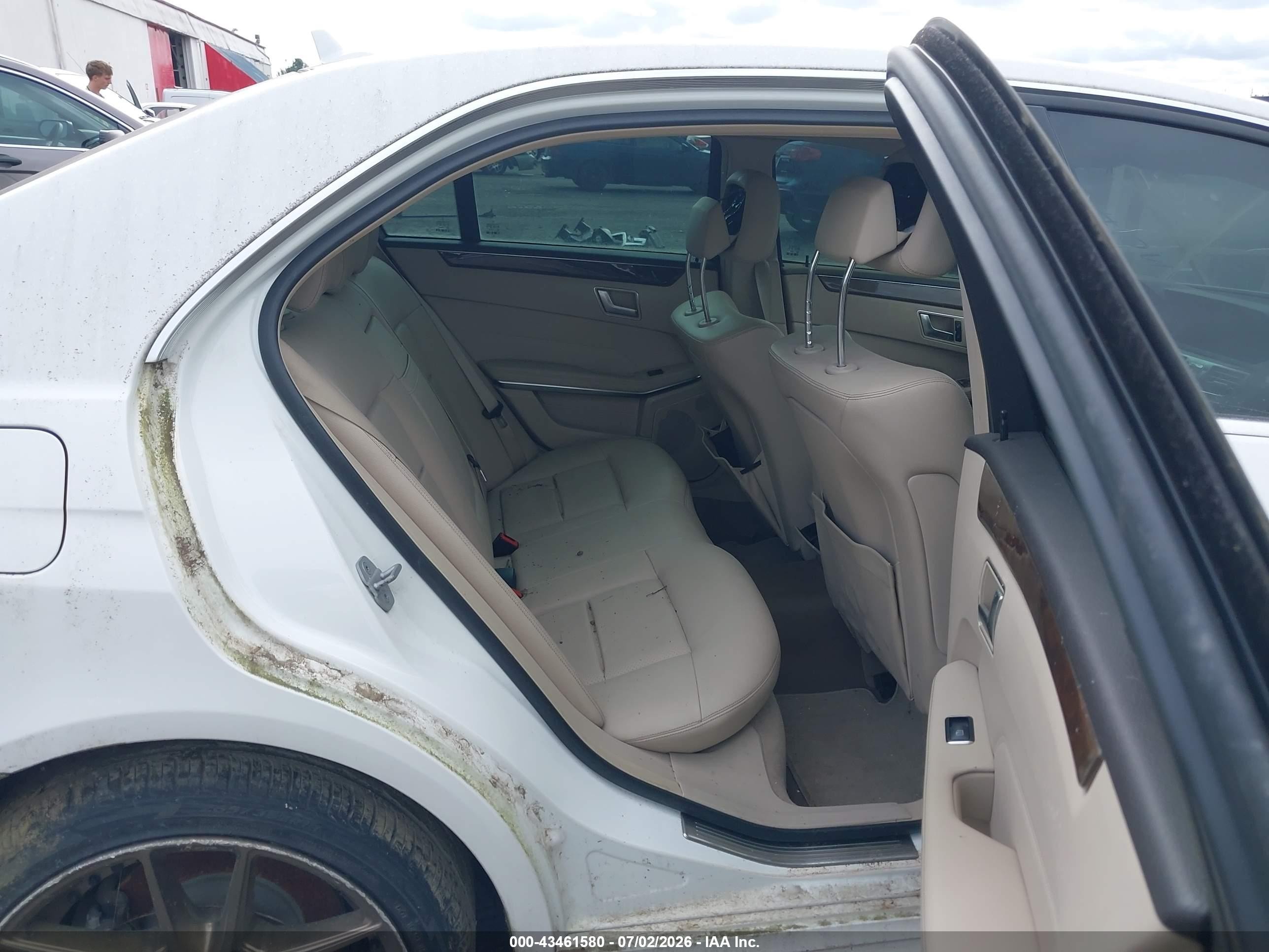 2014 Mercedes-benz E 350   White vin: WDDHF5KB1EA796357