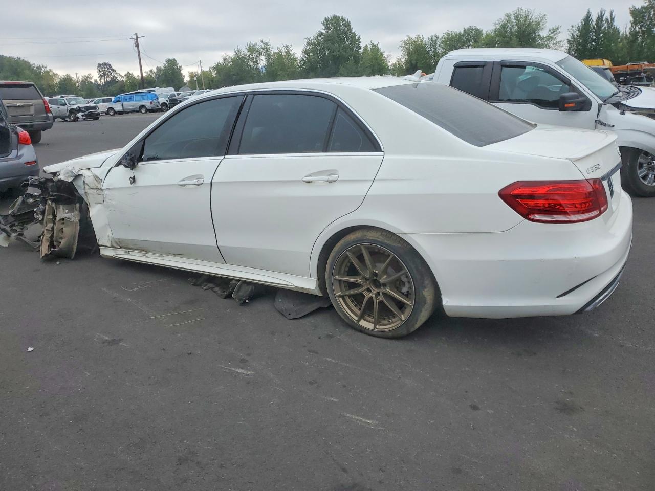 2014 Mercedes-benz E 350 Белый vin: WDDHF5KB1EA796357