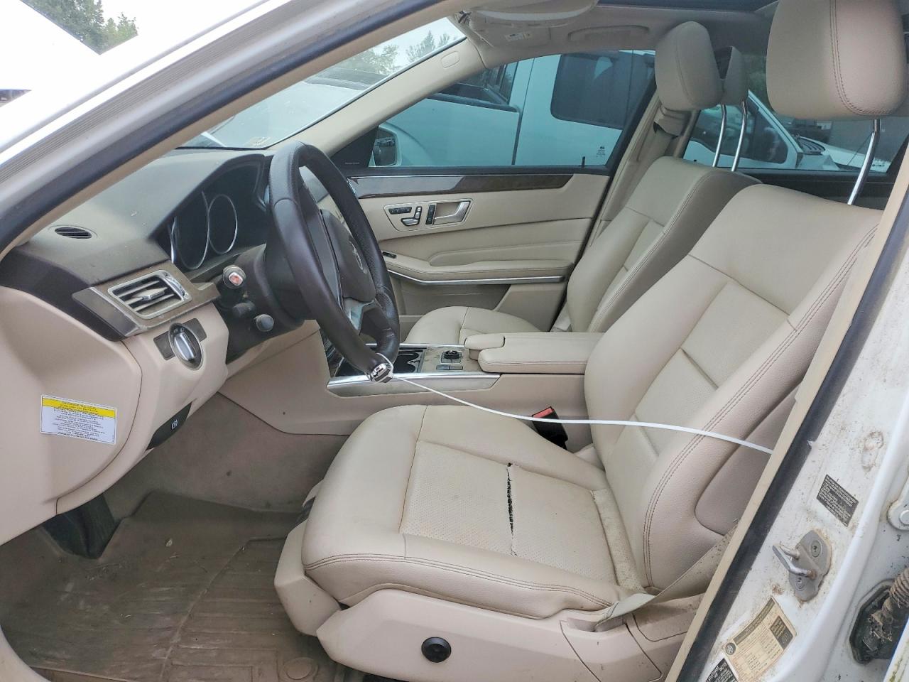 2014 Mercedes-benz E 350 Белый vin: WDDHF5KB1EA796357