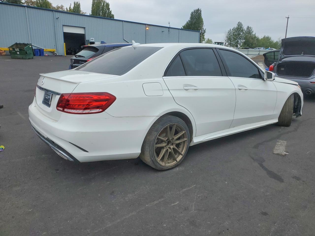 2014 Mercedes-benz E 350 Белый vin: WDDHF5KB1EA796357