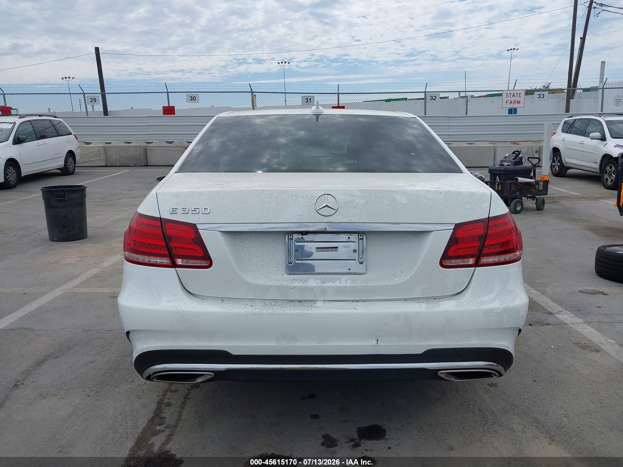 2014 Mercedes-benz E 350   White vin: WDDHF5KB1EA876645