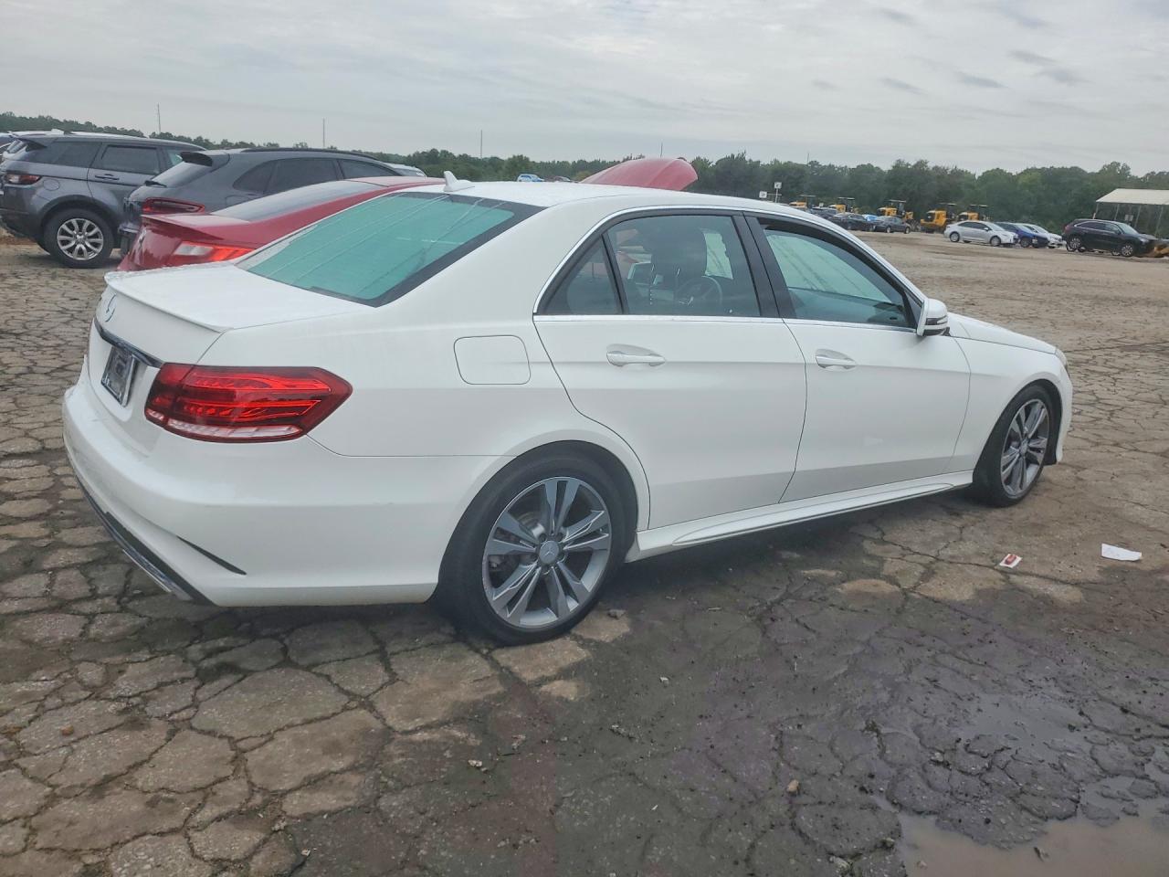 2014 Mercedes-benz E 350 White vin: WDDHF5KB1EA971920