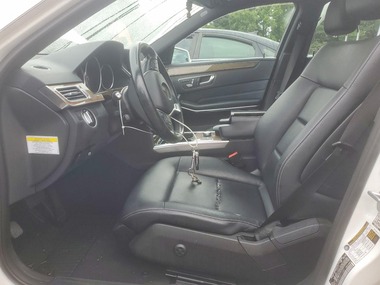 2014 Mercedes-benz E 350 White vin: WDDHF5KB1EA971920
