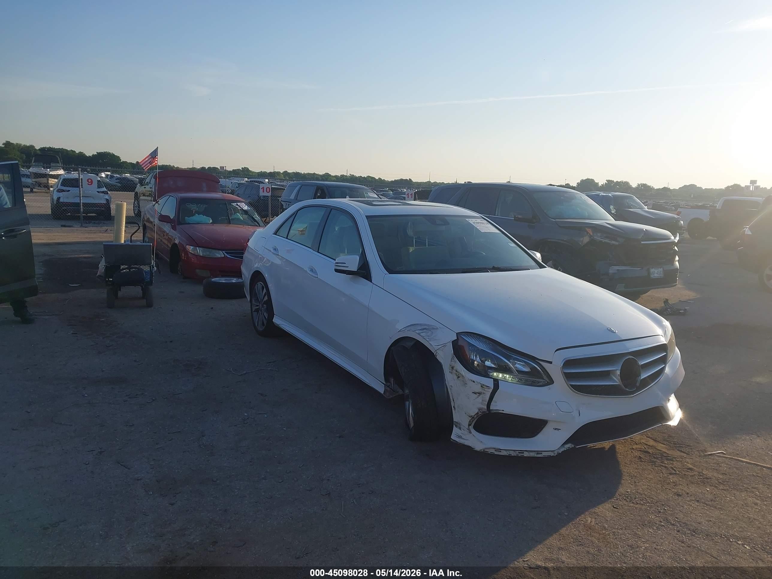 2014 Mercedes-benz E 350   Белый vin: WDDHF5KB1EB008848
