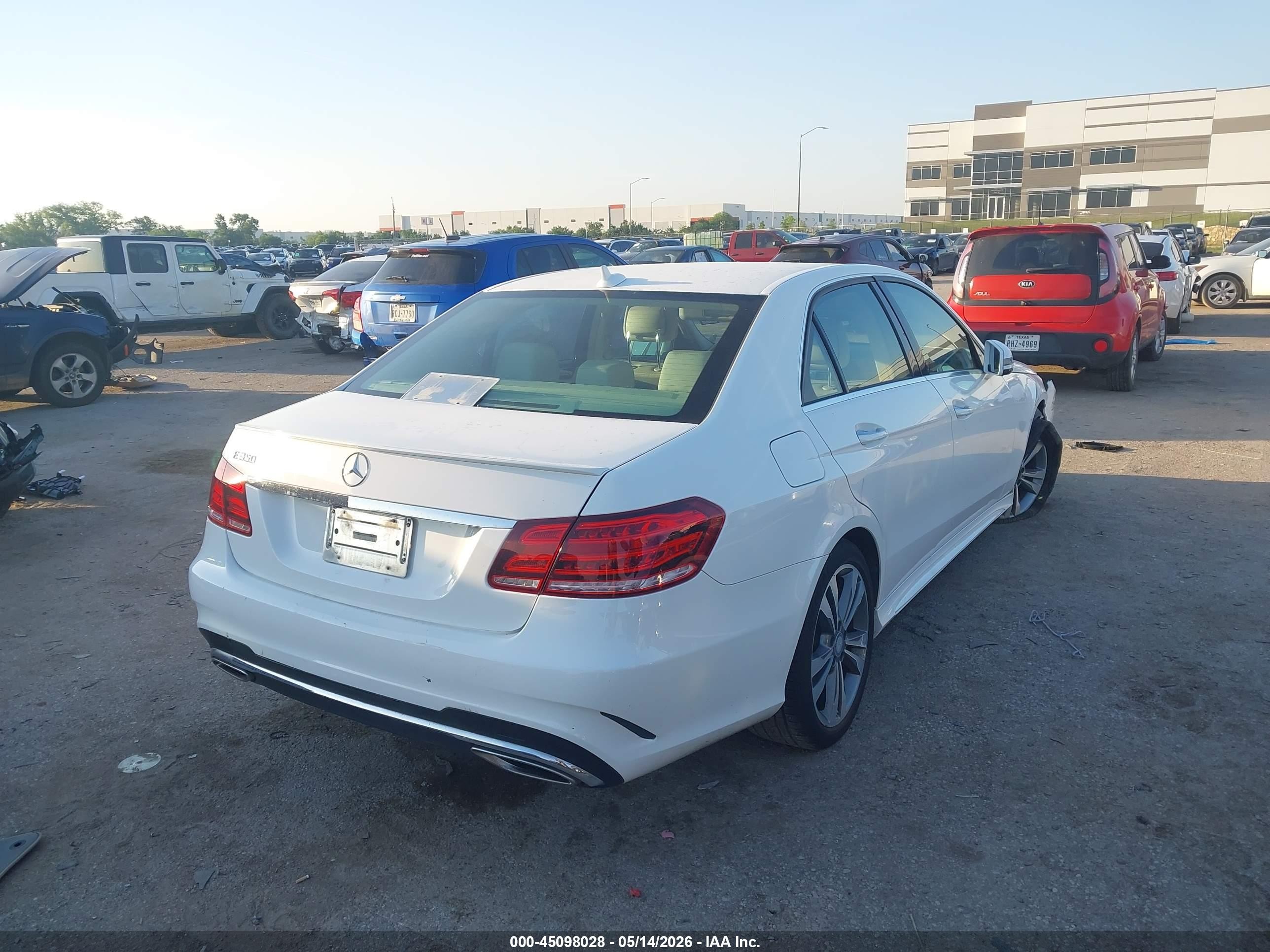 2014 Mercedes-benz E 350   White vin: WDDHF5KB1EB008848