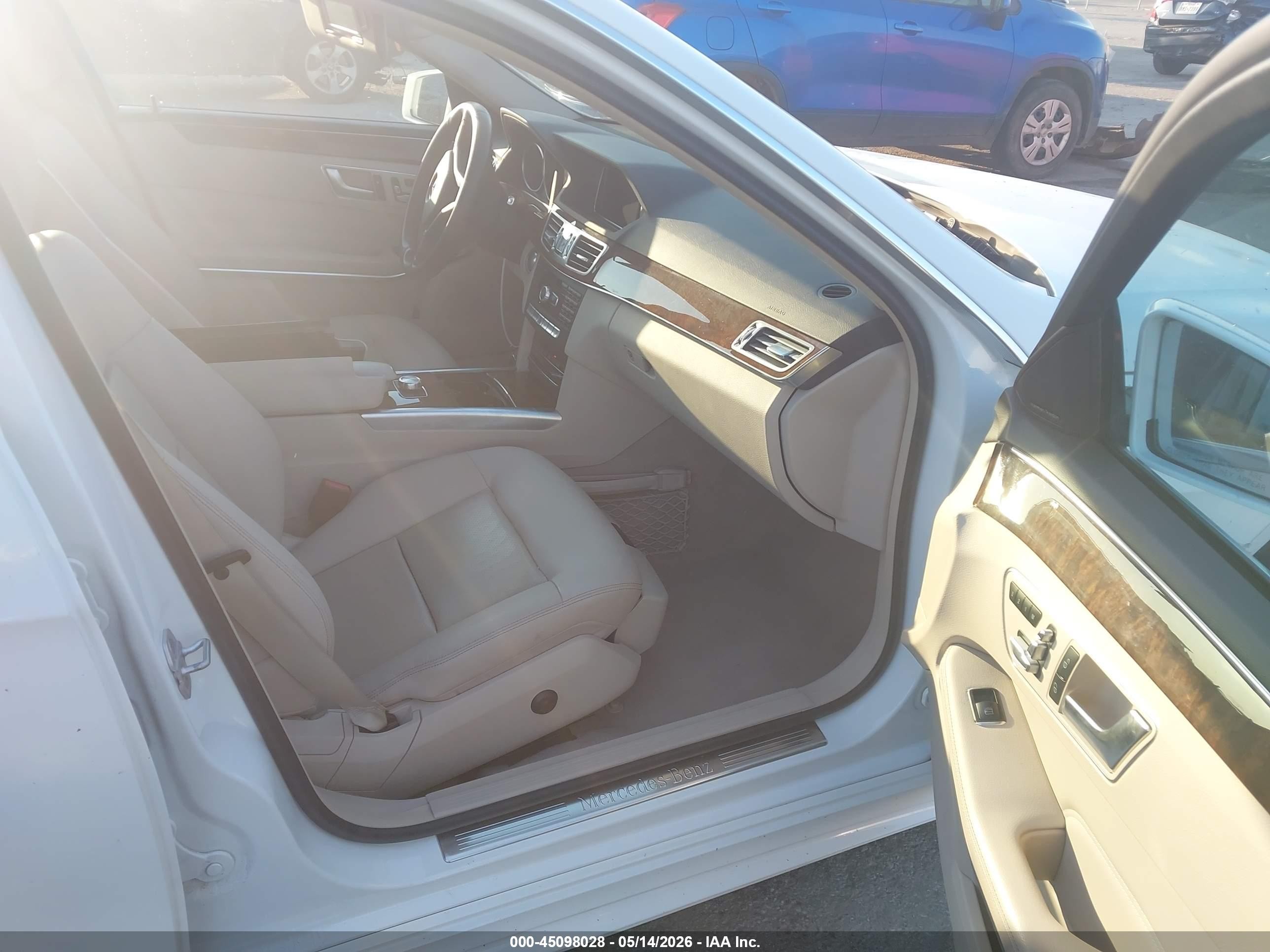 2014 Mercedes-benz E 350   White vin: WDDHF5KB1EB008848