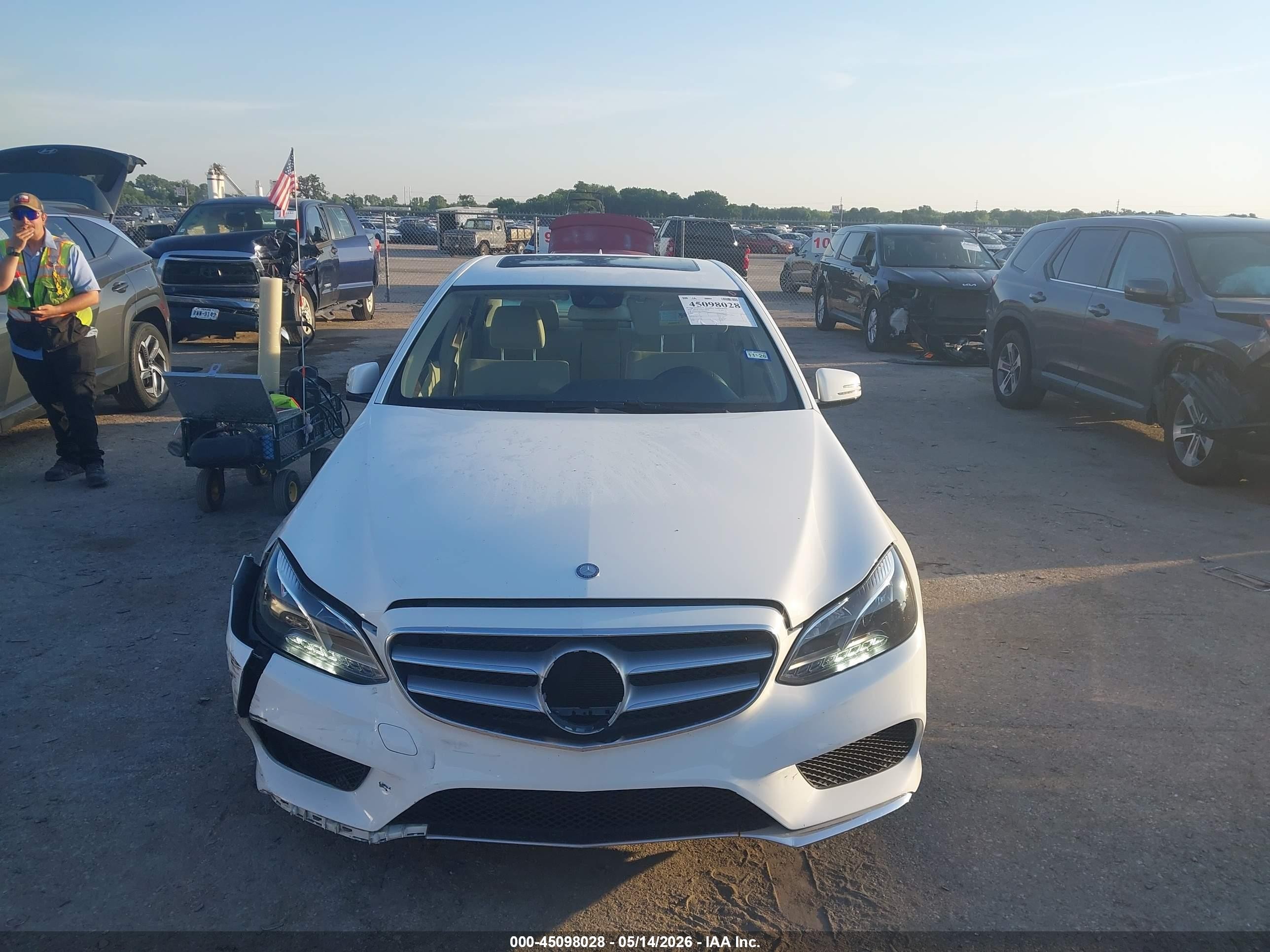 2014 Mercedes-benz E 350   White vin: WDDHF5KB1EB008848