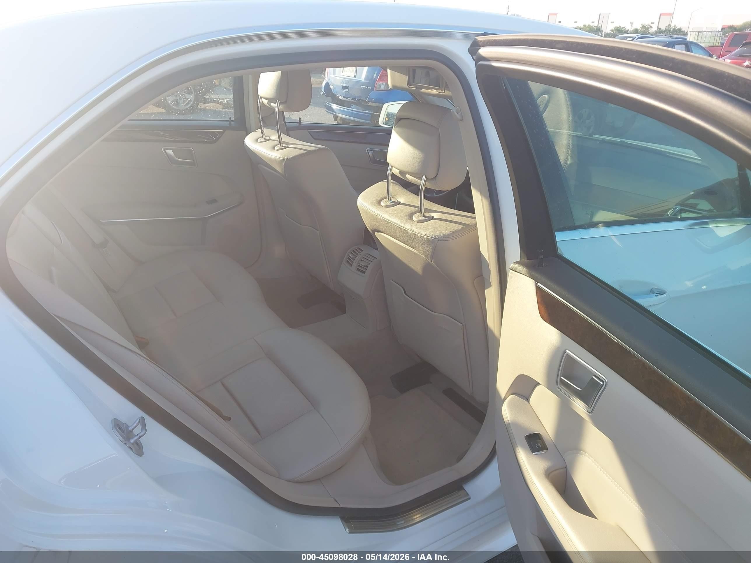 2014 Mercedes-benz E 350   White vin: WDDHF5KB1EB008848