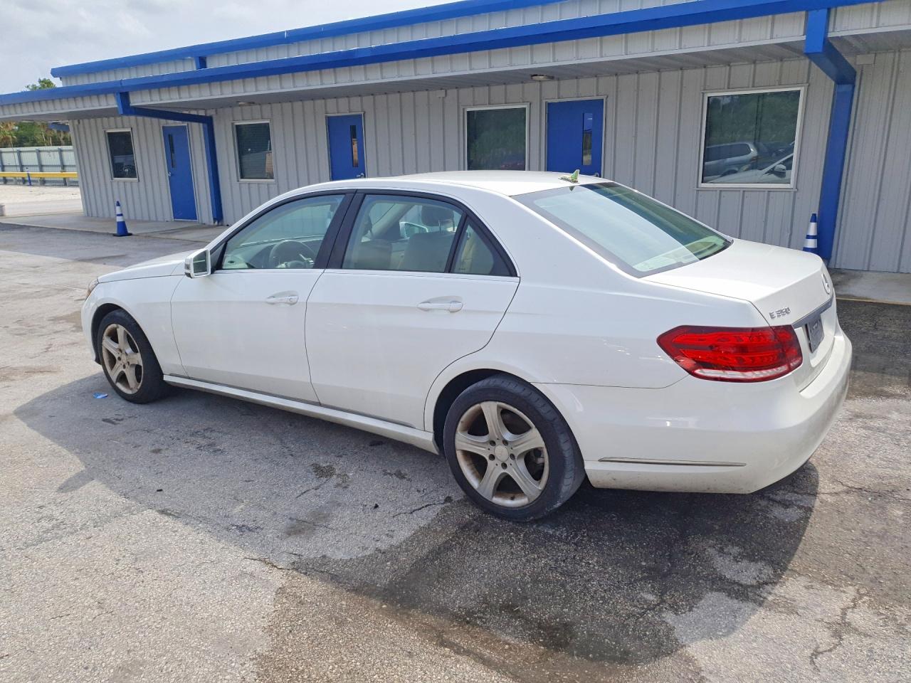 2014 Mercedes-benz E 350 White vin: WDDHF5KB1EB047567