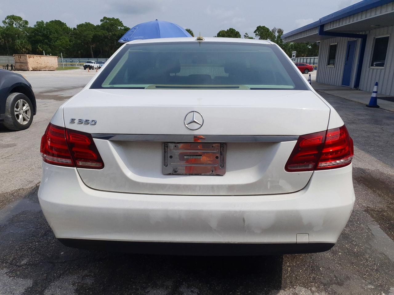 2014 Mercedes-benz E 350 White vin: WDDHF5KB1EB047567