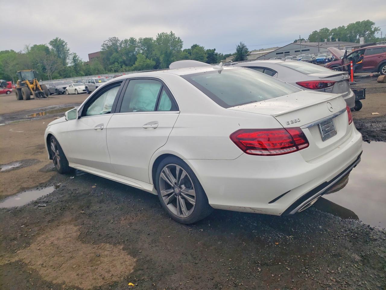 2015 Mercedes-benz E 350 White vin: WDDHF5KB1FB097760