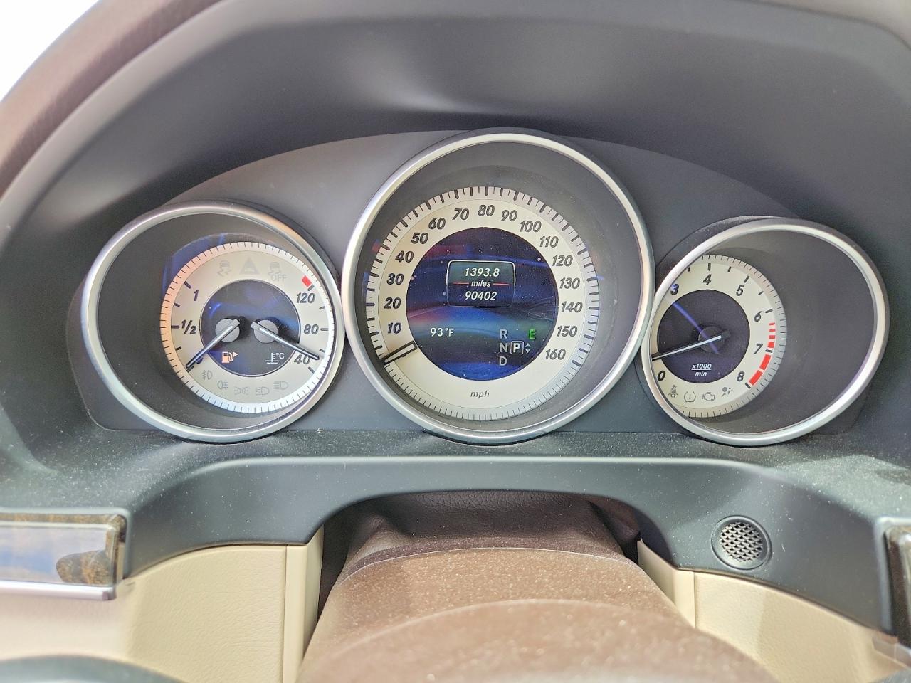 2015 Mercedes-benz E 350 Белый vin: WDDHF5KB1FB111687