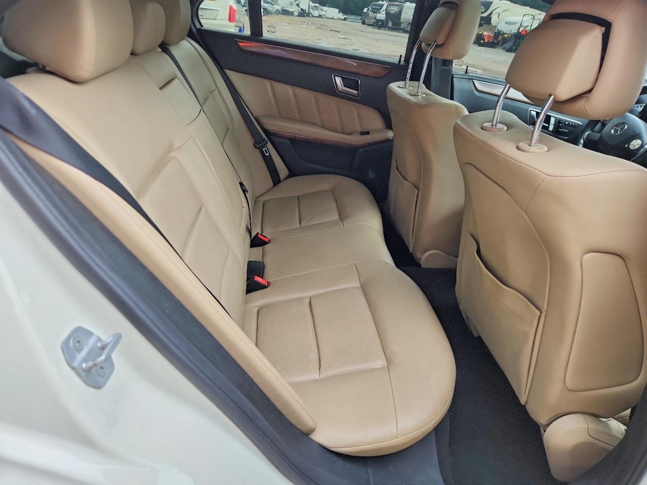 2012 Mercedes-benz E 350 White vin: WDDHF5KB2CA555596