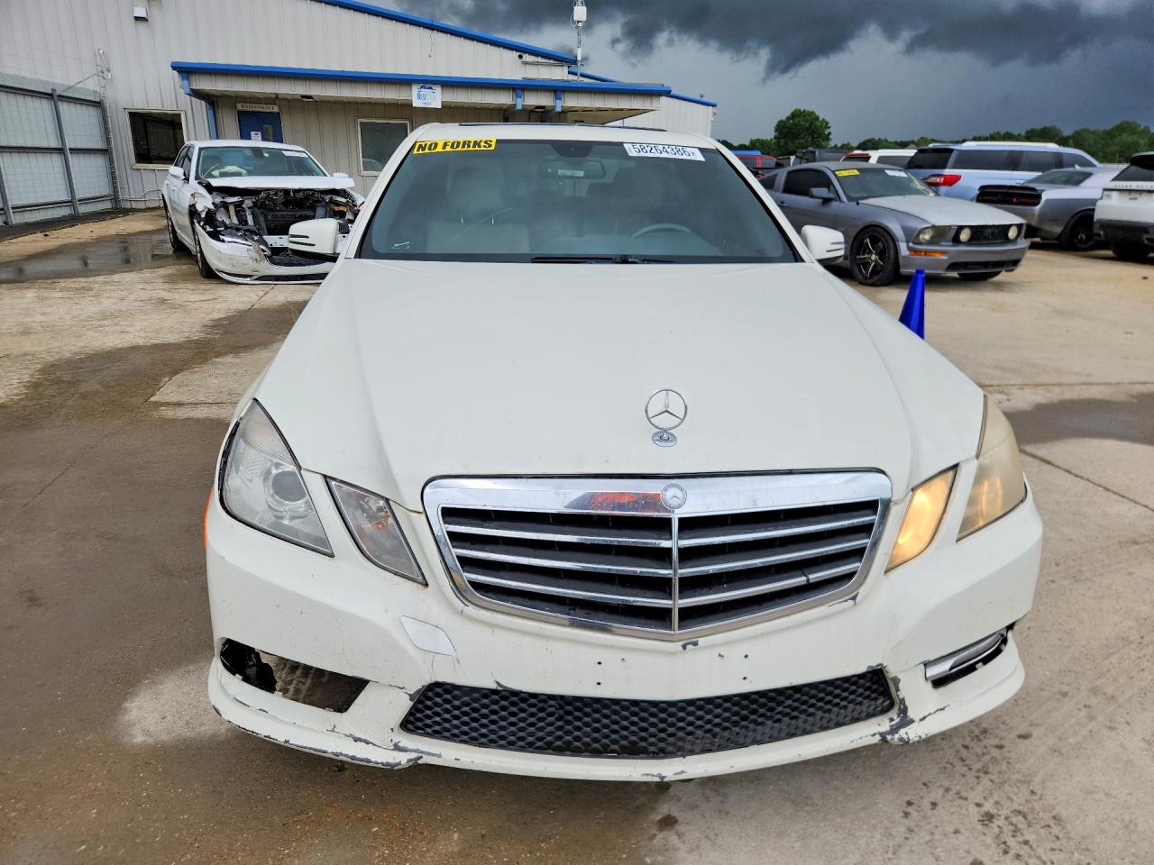 2012 Mercedes-benz E 350 White vin: WDDHF5KB2CA555596
