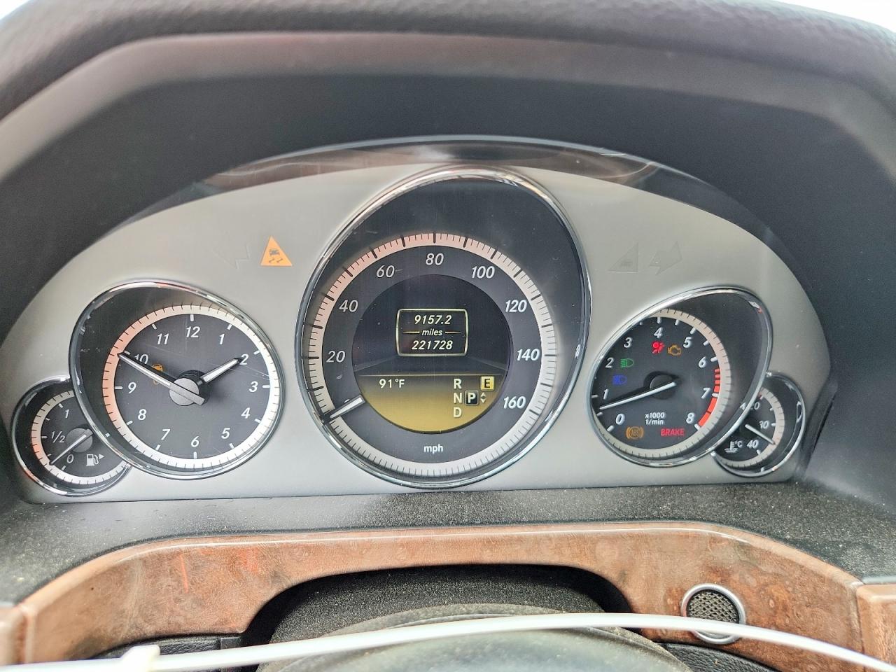 2012 Mercedes-benz E 350 White vin: WDDHF5KB2CA555596