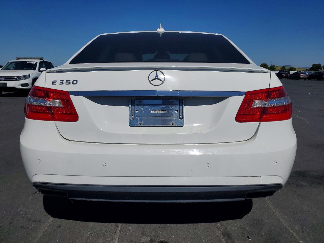 2013 Mercedes-benz E 350 White vin: WDDHF5KB2DA761969